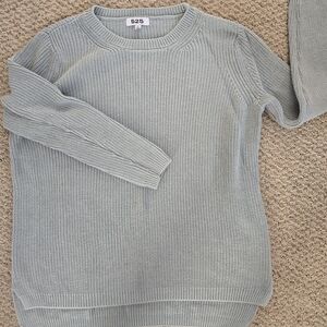 525 grey/green sweater